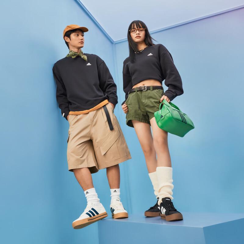 adidas Unisex Fleece Crewneck Sweatshirt