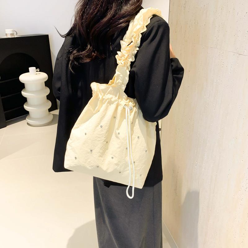 New Korean Versi of Handbag for Women, Pleated Tote Bag, Small Fresh Artistic Leisure and Beautiful Large Capacity Bags