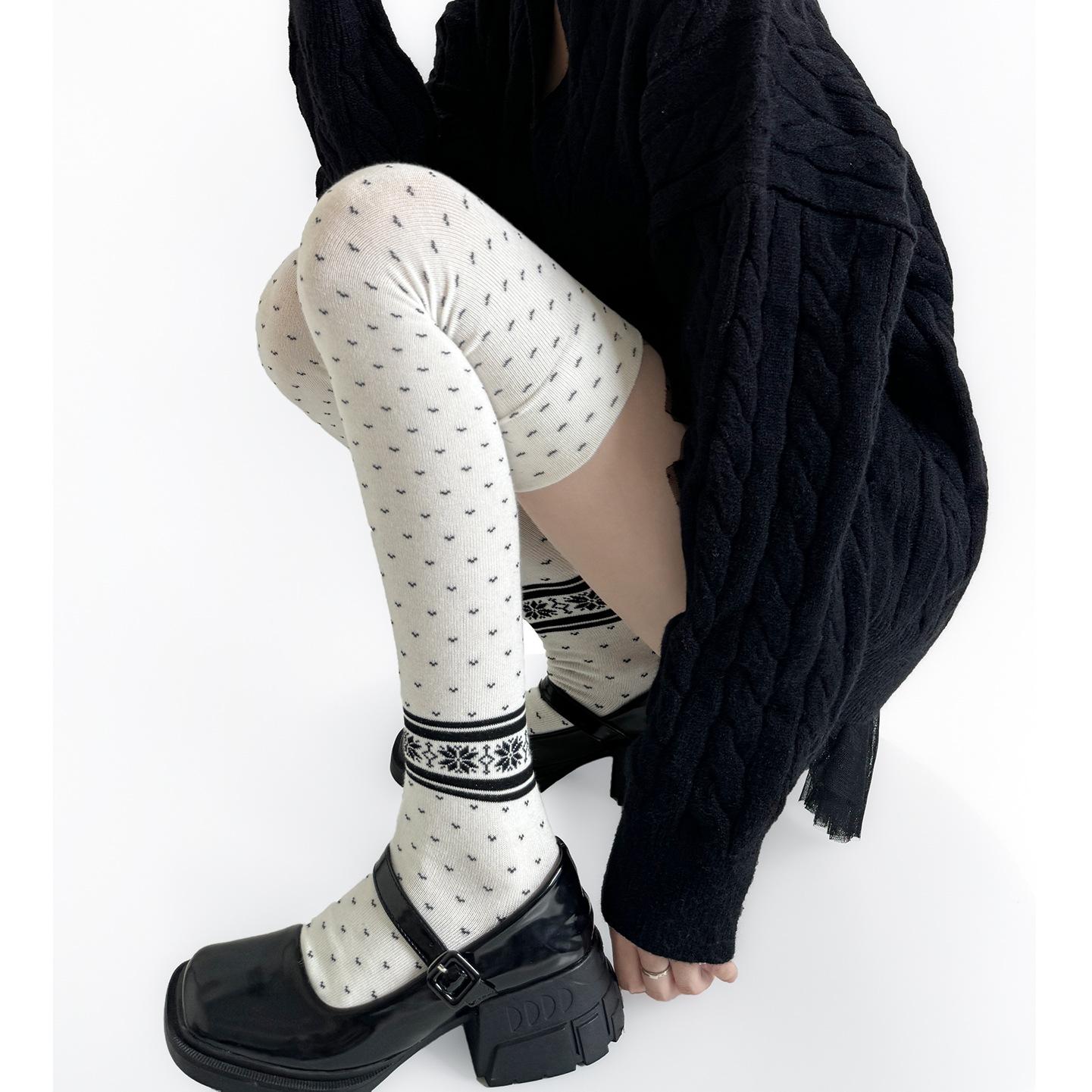 

Y2K Japanese Retro Jacquard Over-knee Socks Fair Isle Pattern JK Leg Warmers Vintage Black White Stockings for Niche Fashion One Size белый