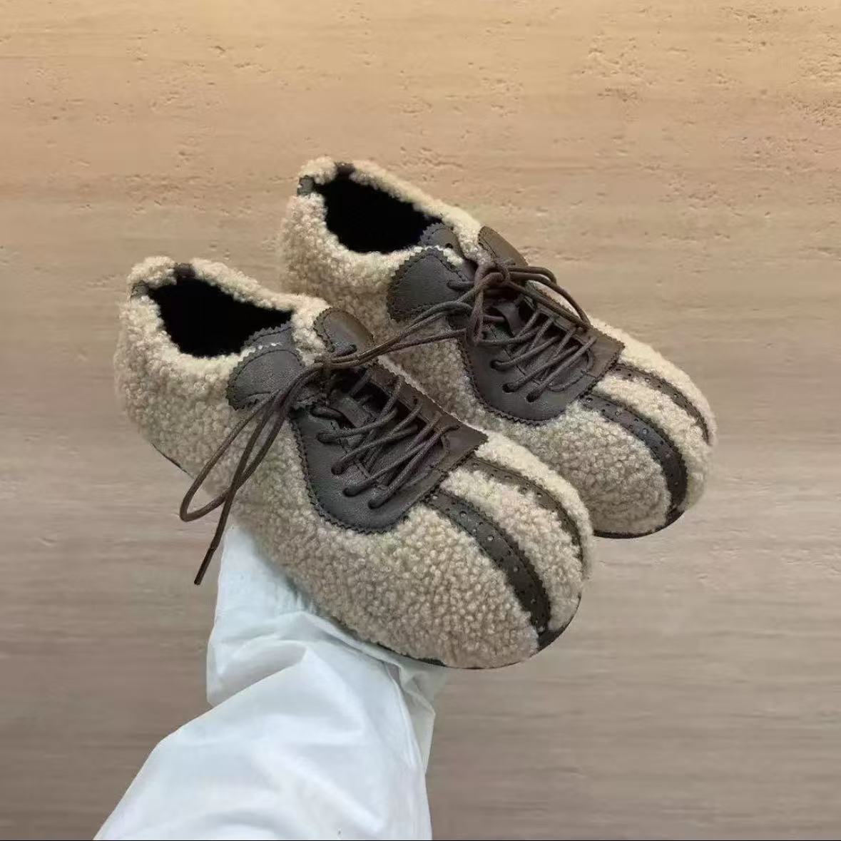 

European Station Lamb wool shoes lace-up square head piled cotton ladyshoes flat shoes Doudou shoes casual shoes board shoes women s shoes 40 бежевый