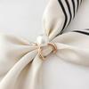 Elegante fibbia per sciarpa in seta geometrica con perla sintetica, fibbia per sciarpa per cintura squisita e alla moda
