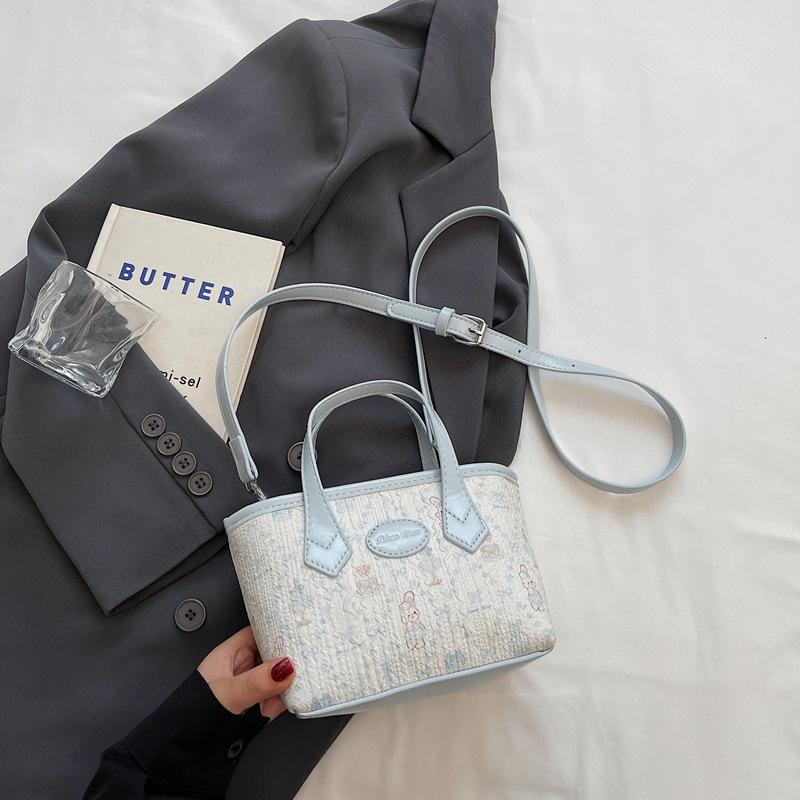 High-value Cute Handbag Bag Women's New Simple and Versatile Commuter Messenger Bag Going Out Small Bag