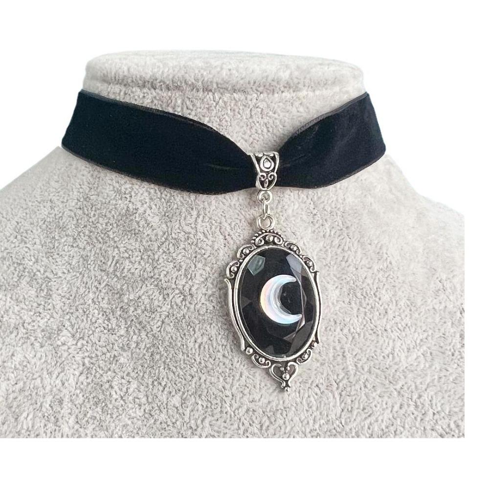 Retro Temperament Geometric Ellipse Moon Pendant Black Velvet Choker Necklace for Women Men Halloween Party Gothic Jewelry Gifts