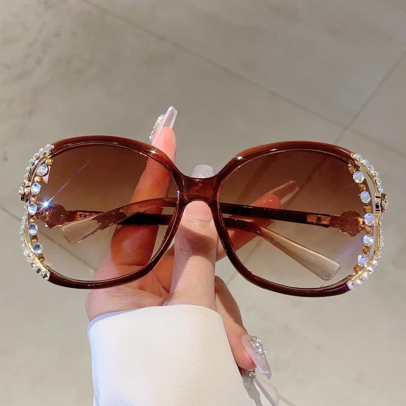 Luxury Brand Metal Trends Shades Fashion Crystal Design Women's Sunglasses Chic Pearl Decoration Sun Glasses for Lady