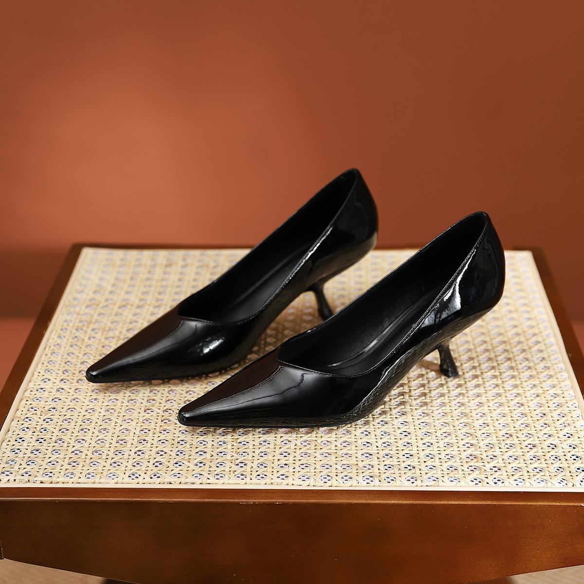 

6982-2 French pointed patent leather high-heeled shoes autumn new simple commuter shoes work shoes stiletto women s shoes 35 чёрный