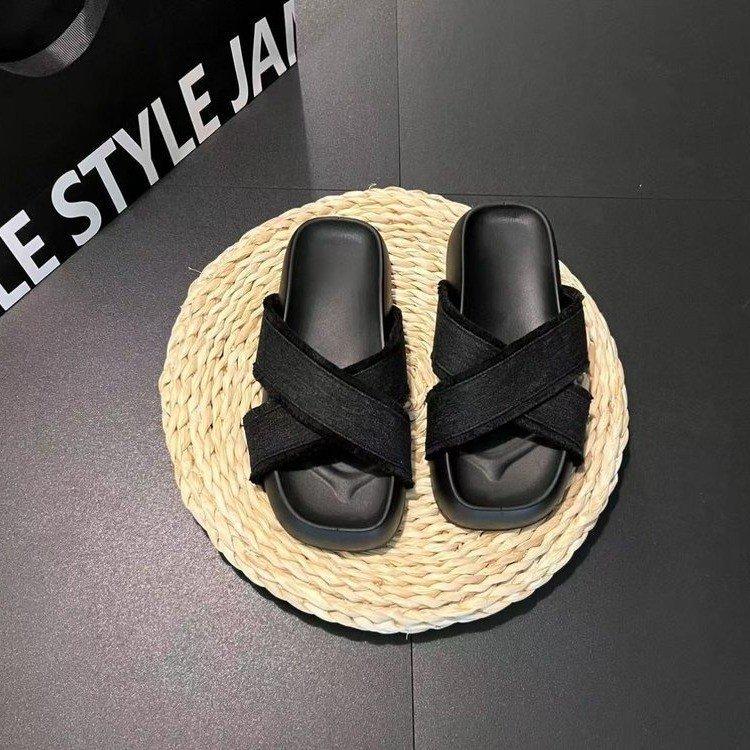 Horse girl 2025 spring color matching thick-soled one-word slippers summer beach casual half-drag cool slippers women