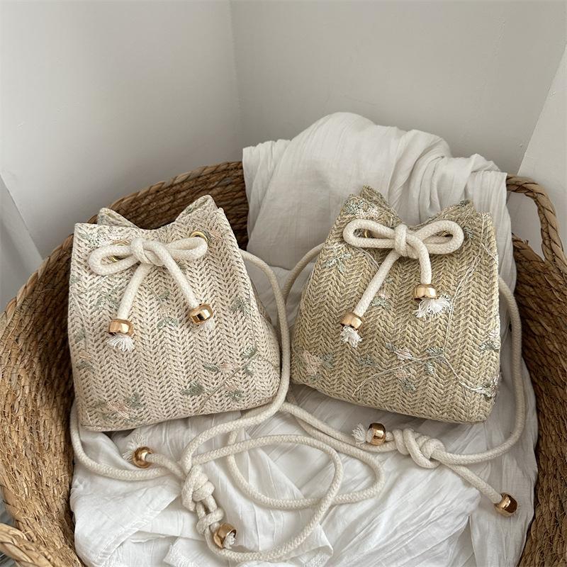 Woven Strap Small Bag Women's 2025 New Casual Versatile Retro Bucket Bag Beach Straw Shoulder Messenger Bag