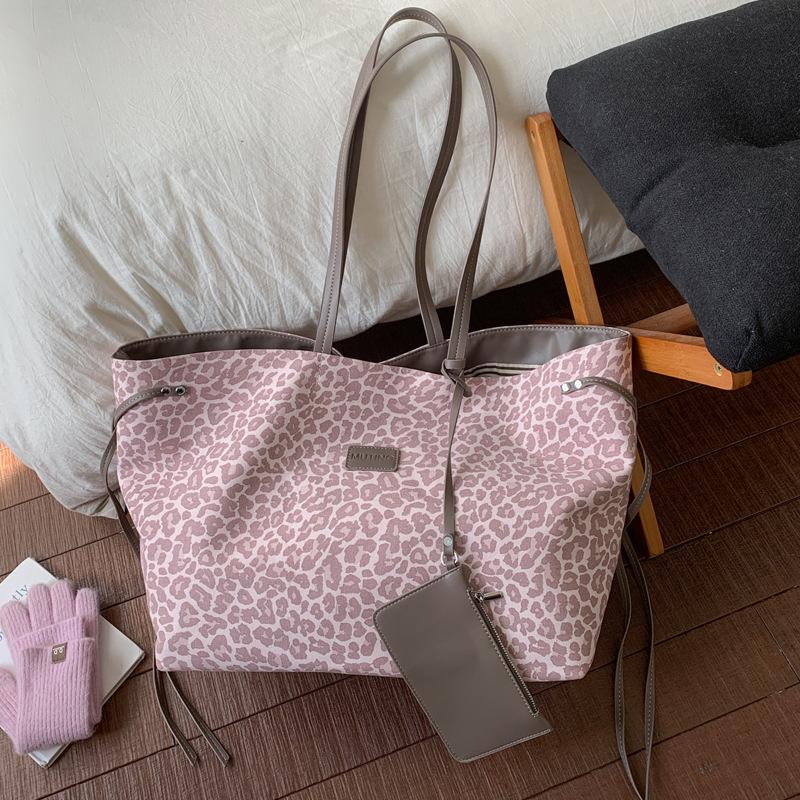 Leopard print canvas bag women's large capacity 2025 new autumn and winter versatile casual shoulder bag student class tote bag