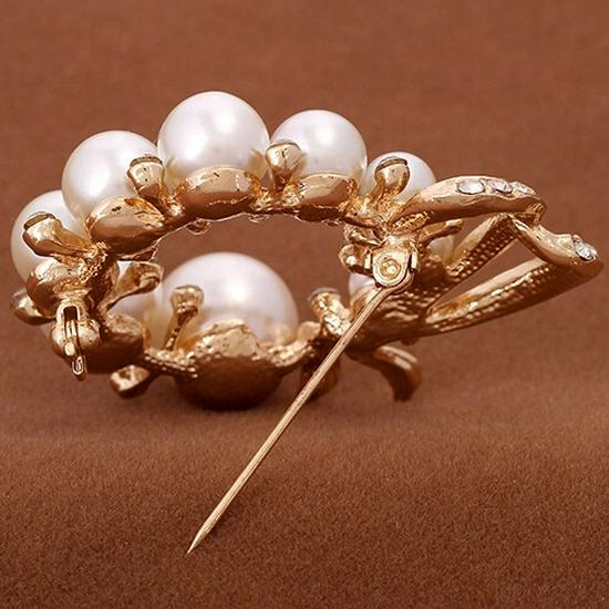 High-End Austrian Crystal Pearl Brooch: Classic European Wedding Accessory