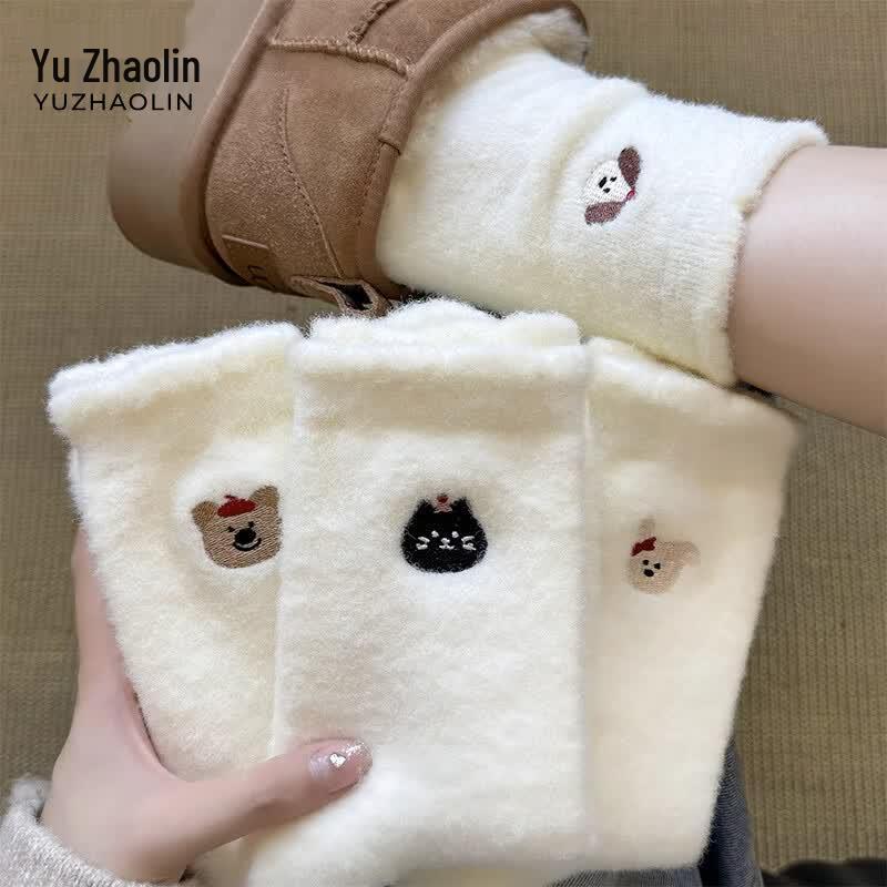 Yuzhaolin Women s 4-Pair Plush Warm Mid-Tube Socks One Size