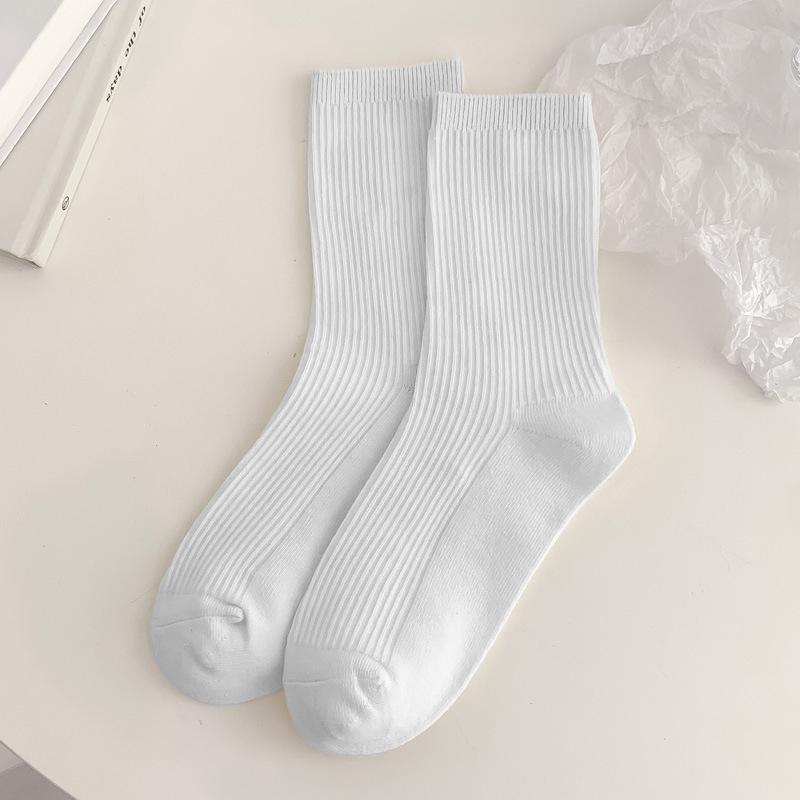 Women's Double Needle Pure Cotton Mid-Calf Socks - Solid Color, Anti-Pilling, Versatile for Spring and Autumn.
