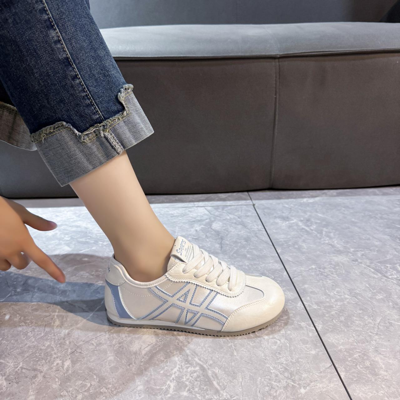 

Women s shoes 2025 new summer flat-bottomed German training shoes student versatile sports and leisure shoes soft-soled Forrest Gump white board shoes 35 синий