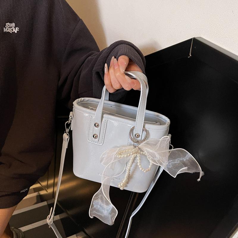 This Year's Popular Small Bag Women's New Fashion Versatile Messenger Bag Exquisite Super Fire Portable Bucket Bag