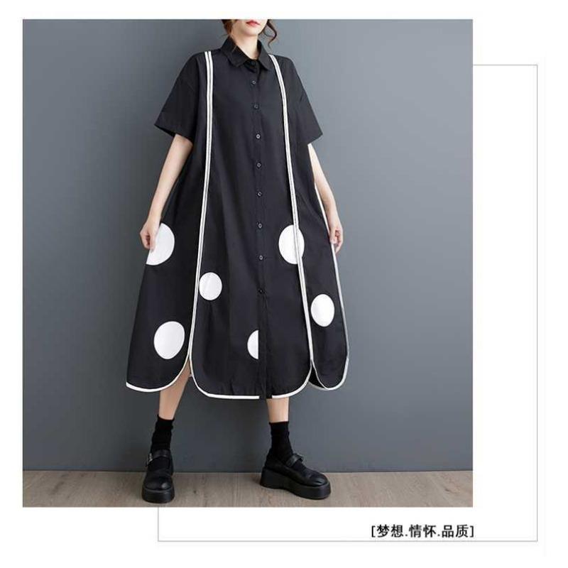 Volné šaty střední délky s uměleckým retro potiskem krajky