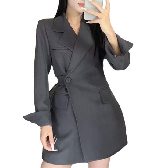 

Женский костюмный пиджак с лацканами, длинными рукавами, застежкой на боковые пуговицы, однотонный, свободного кроя, базовый, деловой, верхняя одежда M