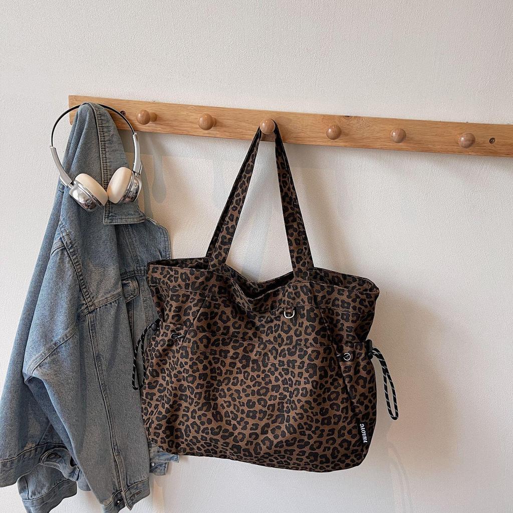 Korean Retro Leopard Print Canvas Tote Bag - Fashionable, Large Capacity, Shoulder/Underarm Style Suitable for Commuting and Shopping