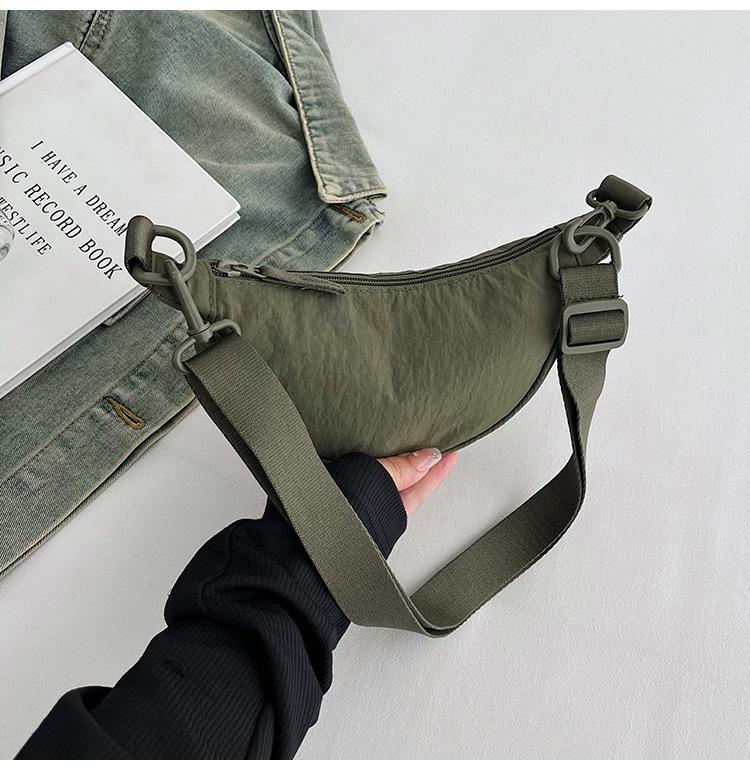 Nylon bag women's large capacity 2025 new niche design shoulder messenger bag high-end foreign style dumpling bag