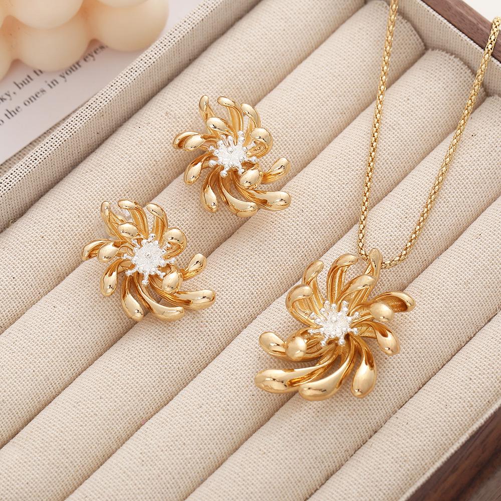 

Sunflower Pendant Necklace - Trendy Gold Flower Influencer Style
