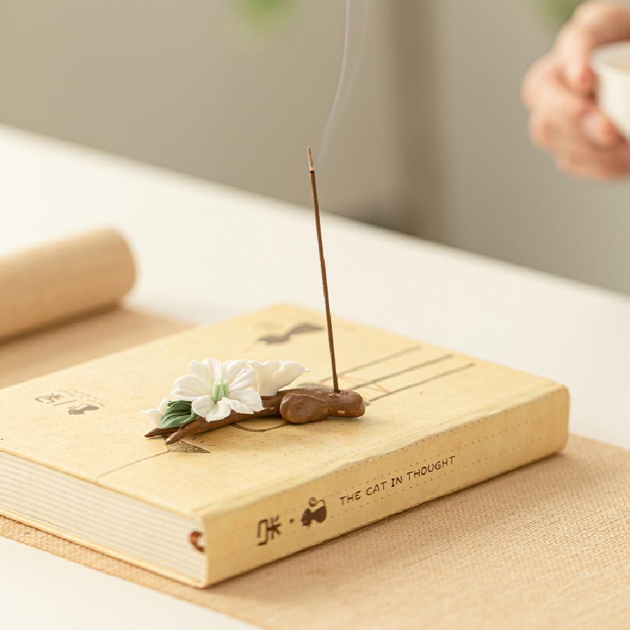 Handmade Ceramic Incense Burner, Exquisite Simulated Flowers, Decorative Ceramic Flower Decoration Art Ceramic Incense Holder