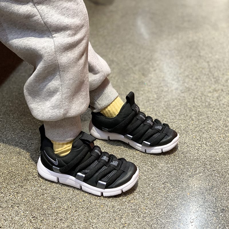 Nike Novice EP Mid top Sports Casual Shoes Black White Children Aged 3 7 Years Old BV0009-001
