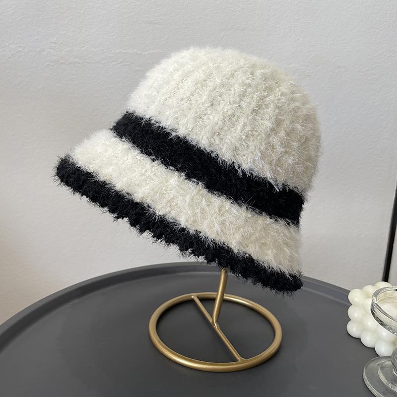 Gestreifte Herbst- und Wintermütze einfarbiges Gesicht kleine Mütze retro vielseitig modisch Plüschstrickmütze Fischerhut
