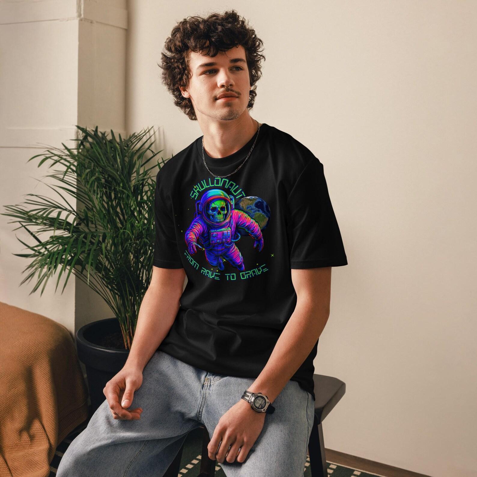 Neon Skull Astronaut T-Shirt From Rave to Grave – Psychedelic Space Skeleton Shirt for Ravers and Techno Lovers – Trippy Unisex Festival Tee 2XL