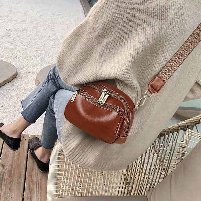 Vintage women s messenger bag, premium leather mini small bag, messenger bag, women s first layer cowhide travel bag темно-коричневого