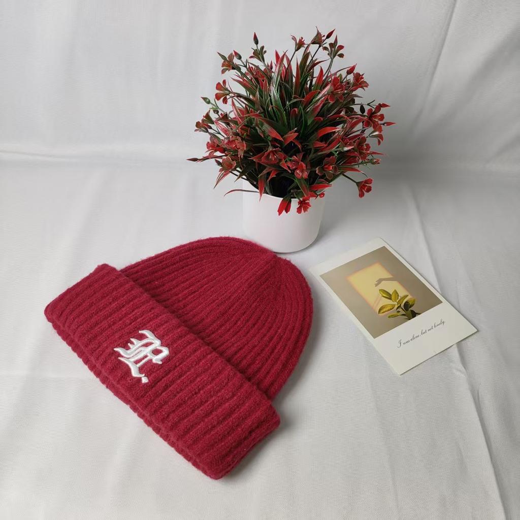 Cappello di lana più venduto alfabeto autunno e inverno cappello freddo uomo e donna coppie cappello lavorato a maglia caldo ispessito protezione orecchie semplice