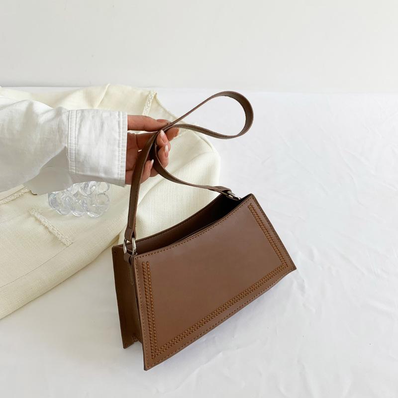 

Новая весна 2025 новая ретро конфетного цвета маленькая квадратная сумка однотонная сумка под мышкой повседневная модная плечевая сумка коричневый