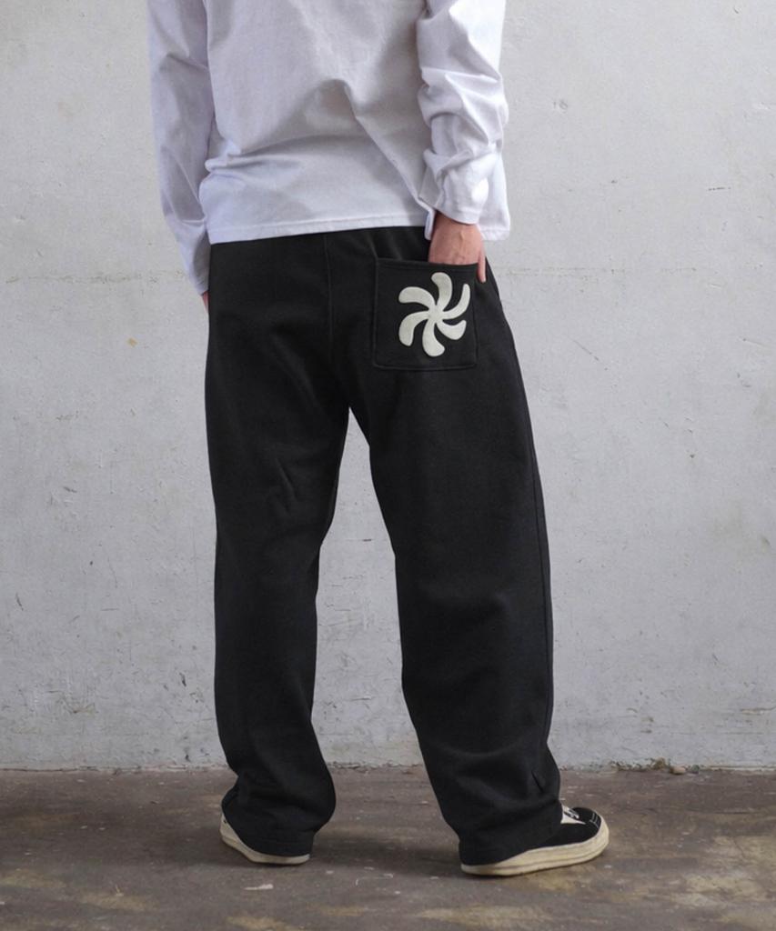 AMOU Spiral One Tuck Sweat Pants Black