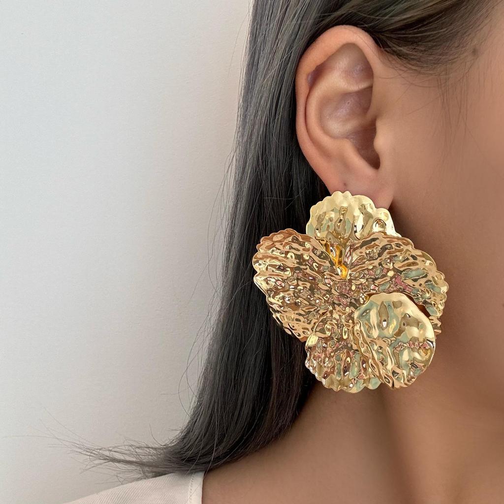 European & American Stylish Irregular Flower Stud Earrings for Women's Elegant Personality