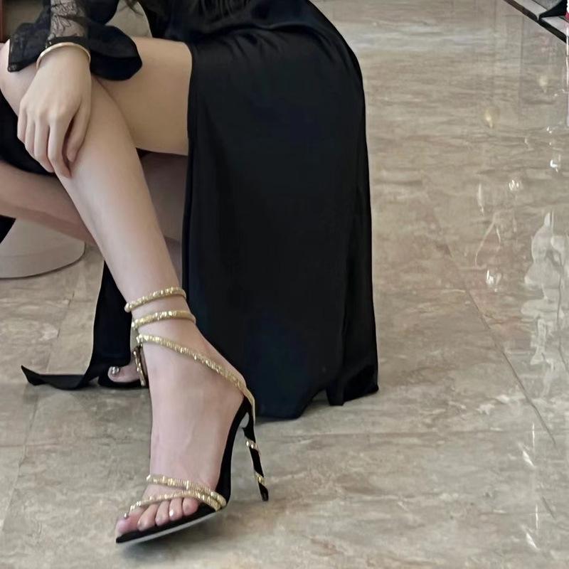 Fashion Summer Fashion Versatile Sexy Black Gold Open Toe Snake Sandals with Ring Toe and Slim Heel High Heel Sandals for Women