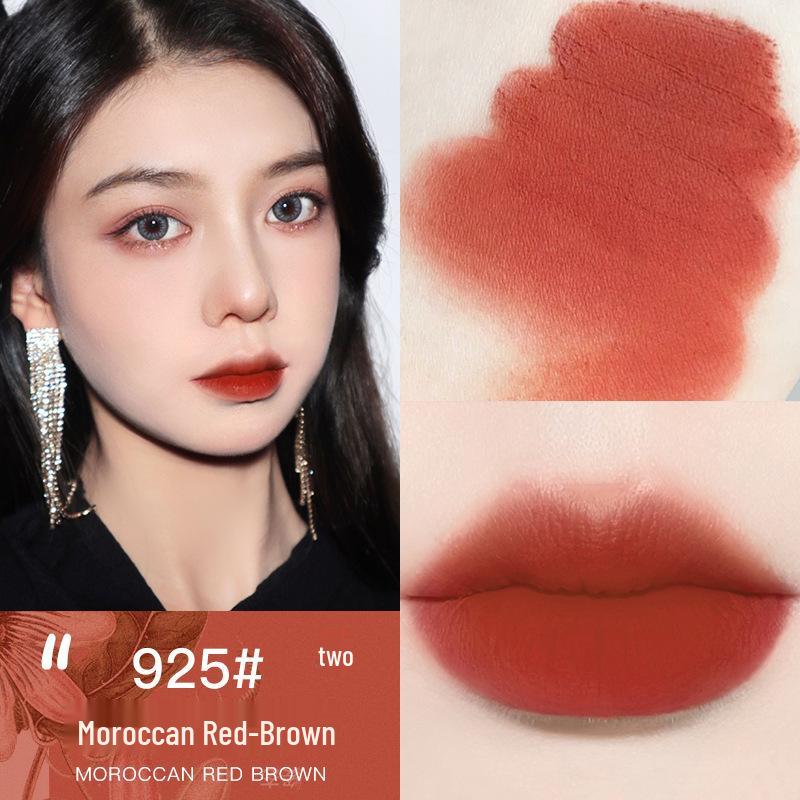 NOVO Velvet Matte Lipstick: Jellied Jar Formula for a Mist-like Finish, Long-lasting, Non-Staining, Enhances Pale Skin with Glossy Mud Tones.