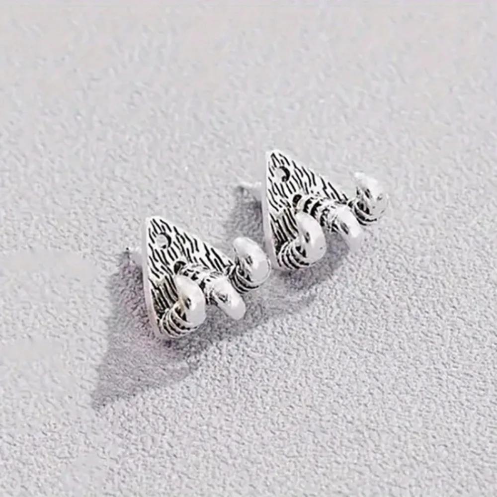 Gothic Black Claw Stud Earrings for Women Men New Punk Metal Geometric Personality Earrings Charm Jewelry Party Accessories