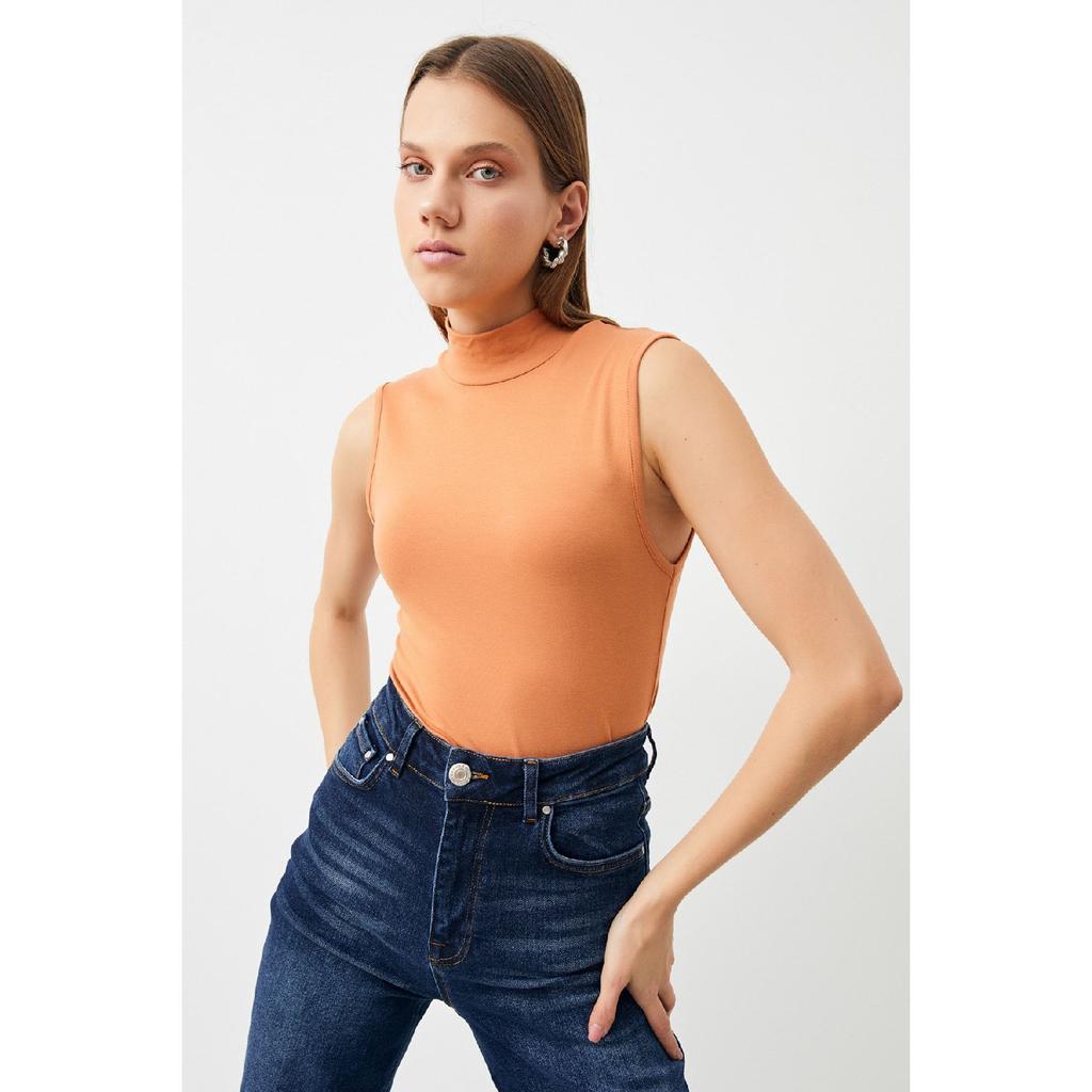 Dámské bílé tělo bez rukávů