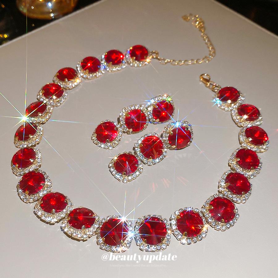 European-American Rhinestone Geometric Earring & Necklace Set: Exquisite High-End Clavicle Chain with Retro Flair.