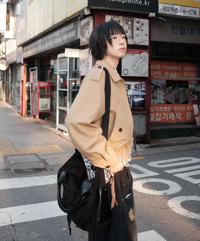 Leathery Buckled Cotton Crossbody Tote Bag [Black]