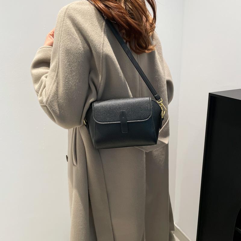 Women's Bag 2025 Winter Women's Messenger Bag New Small Bag Foreign Style Niche Korean Version Single Shoulder Messenger Bag Small Square Bag