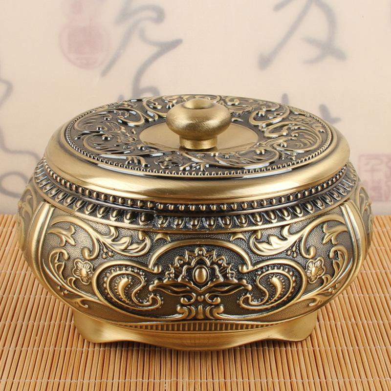 European light luxury ashtray with cover bedroom anti-fly ash household creative personality trend living room retro bronze ashtray