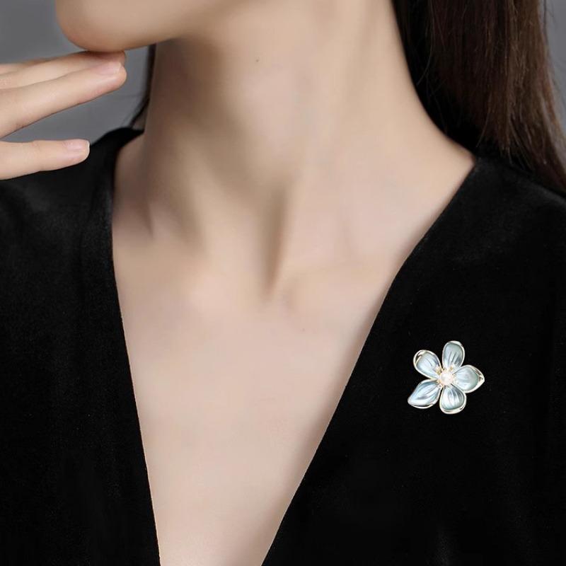 Simple and Elegant Crabapple Flower Brooch, High-end Women's Exquisite Pearl Brooch, Elegant Oil-dripping Flower Pin