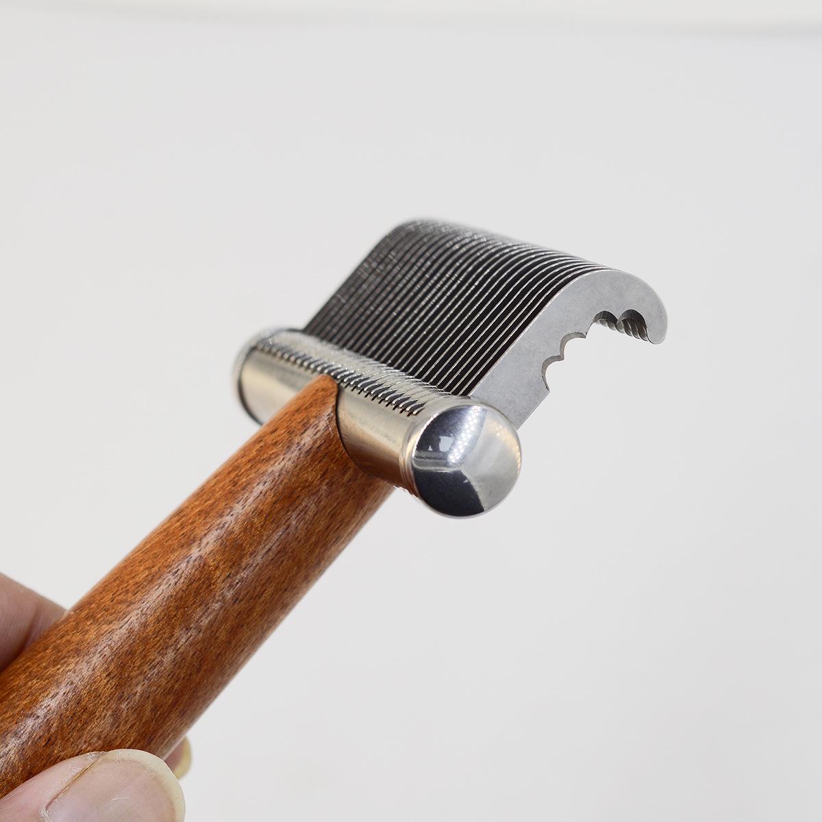 Solid Wood Pet Rake Comb for Detangling Loose Hair in Cats and Dogs Small Curved Comb светло-коричневого
