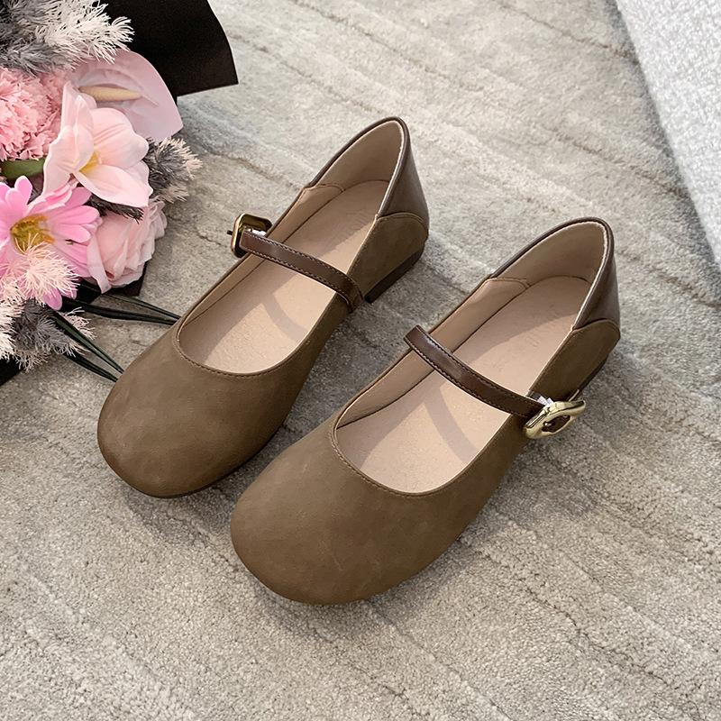 Retro style Mary Jane single shoes women's autumn 2025 new French with skirt flat bottom shallow mouth splicing small leather shoes