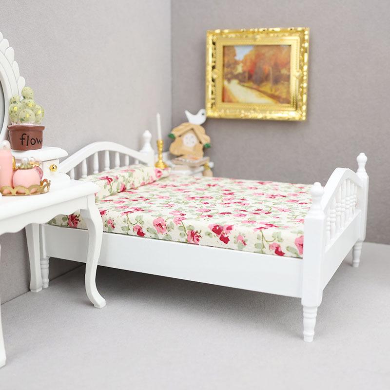 1:12 Mini Dollhouse Furniture - Small Flower Clusters Bedroom Bedding Props