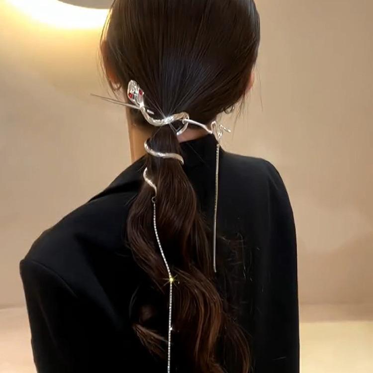Wrapped Snake Tassel Hairpin with Chinese Niche Design Cool Aloof Style Hairpin Ponytail with Coiled Hair Sweet Hair Accessory
