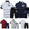 Completo T-shirt a collo alto con girocollo e pantaloncini da uomo, set comodo e traspirante per stile casual