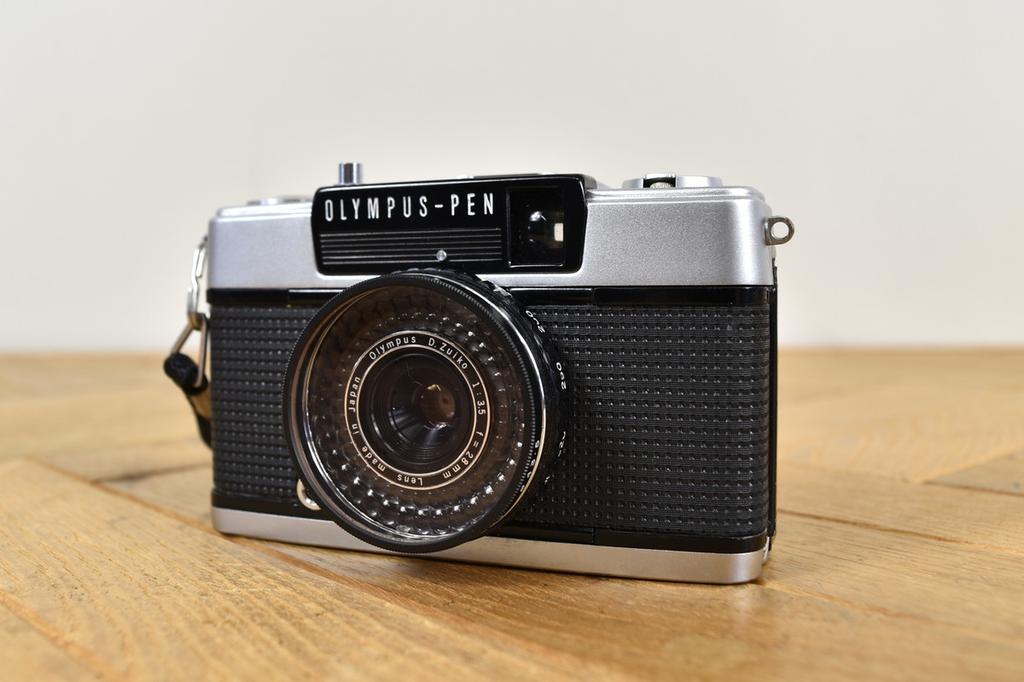 Olympus PEN EE‑3 Half Frame Camera 35mm Film Camera Red Flag OK Vintage Japan
