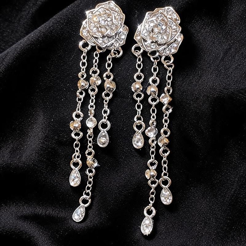 Silver Needle Luxury Rhinestone Flower Tassel Stud Earrings – High-End Fashion Accessory for Women