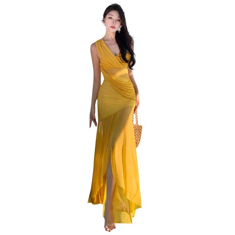 Gelbes Netz-Halter-Trägerkleid zum Falten für den Strandurlaub, Hautfarben, Skinny, Schlitz, Unregelmäßiges Kleid