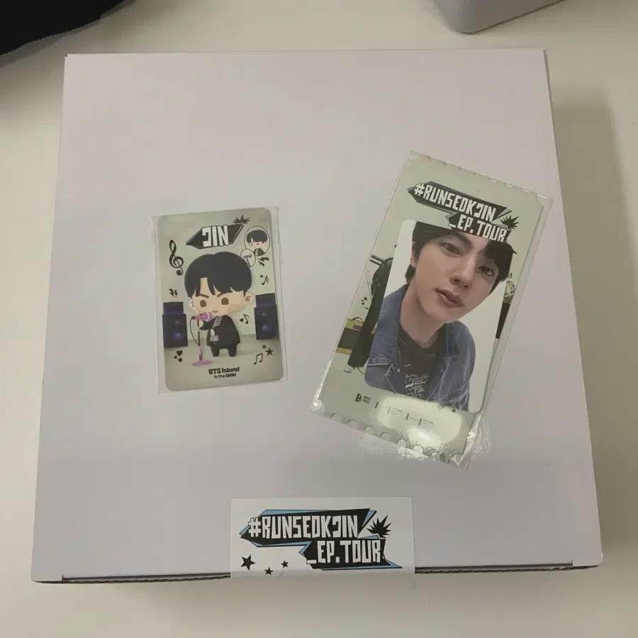 

BTS Джин Ран Сокджин Гоян Амисон Тюлень Включено