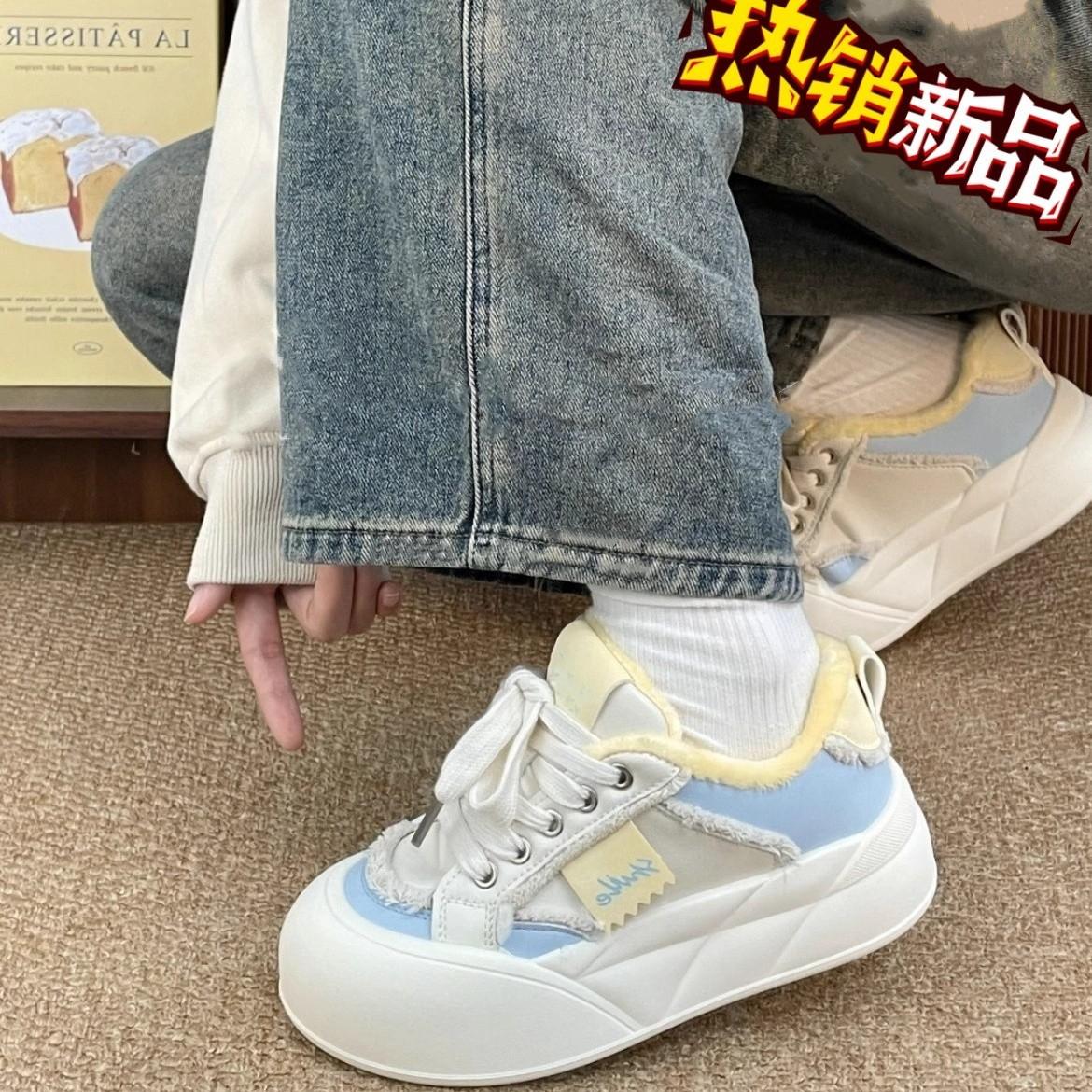 

Молочные бархатные туфли для студентов Fufu, женские, симпатичные, зимние, новые, универсальные, белые туфли на платформе, шикарные, нишевые, хлебные туфли 40 бежевый